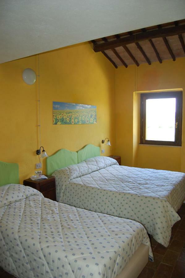 הוילה Ischia di Castro Agriturismo Castro מראה חיצוני תמונה
