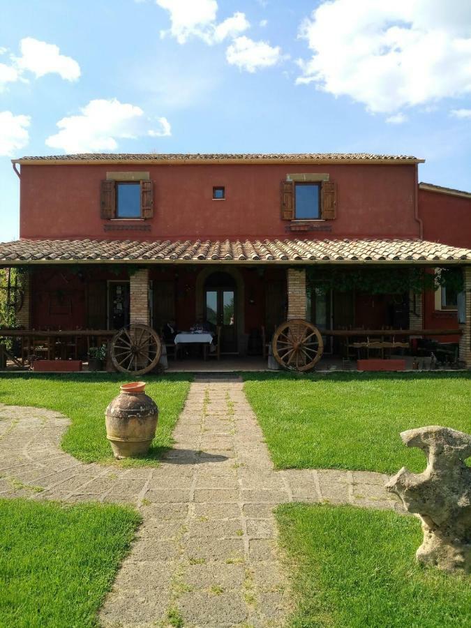 הוילה Ischia di Castro Agriturismo Castro מראה חיצוני תמונה